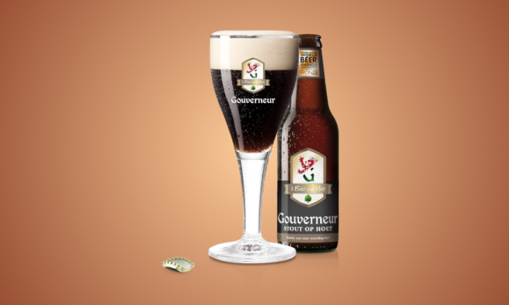 Gouverneur Stout op Hout flesje en glas